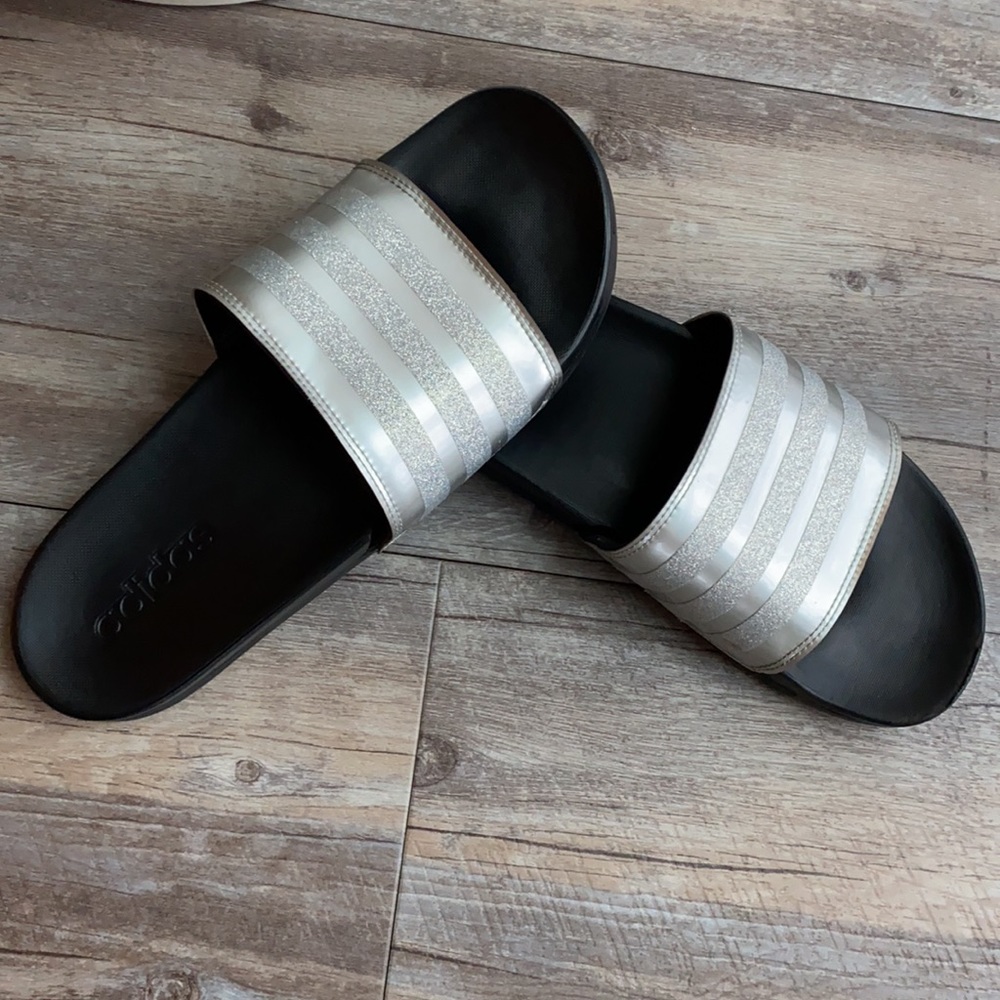 ADIDAS✨ METALLIC SLIDES
